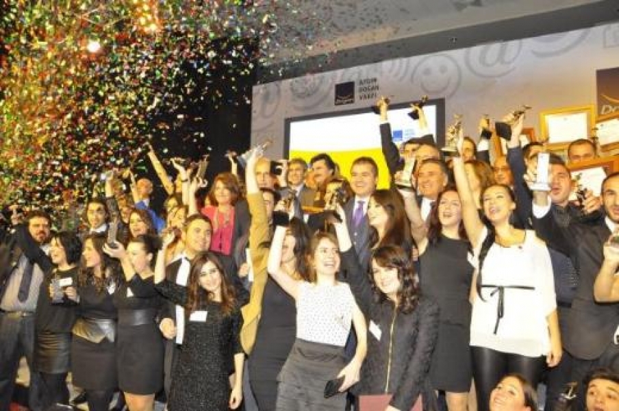 İzmir Ekonomi'nin genç iletişimcilerine üç ödül