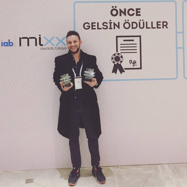 Mezunumuz Tunç Erdem, MIXX Awards Türkiye'den ödüllerle döndü