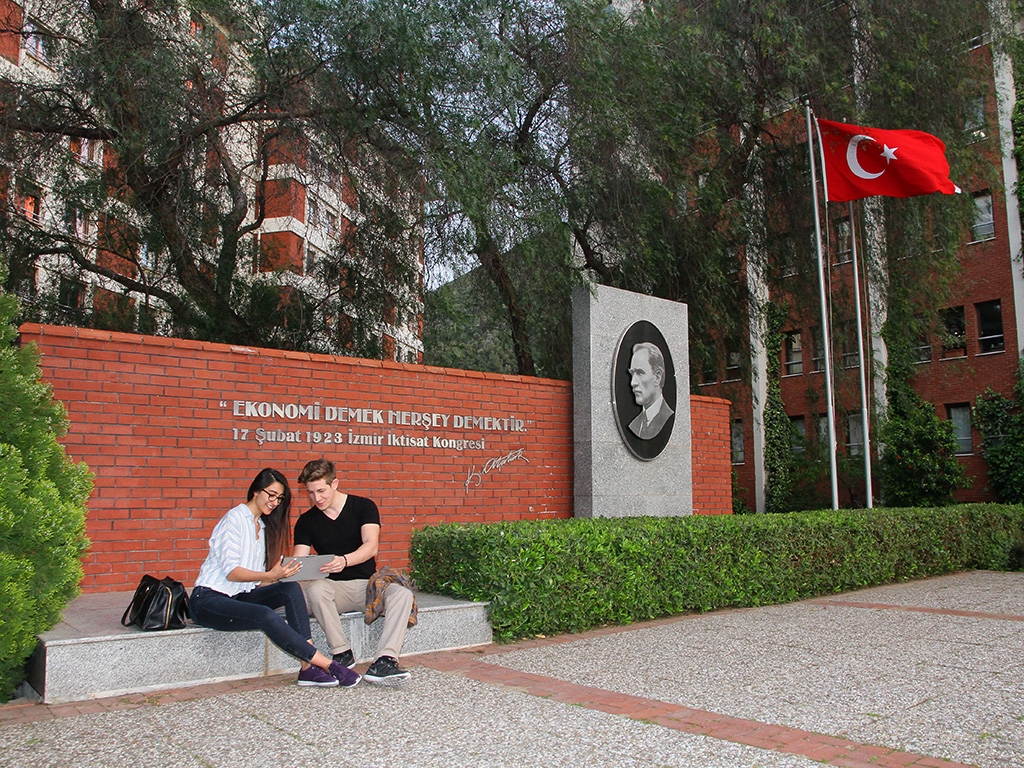 IZMIR UNIVERSITY OF ECONOMICS WELCOMES NEW STUDENTS WHO WILL SHAPE THE FUTURE