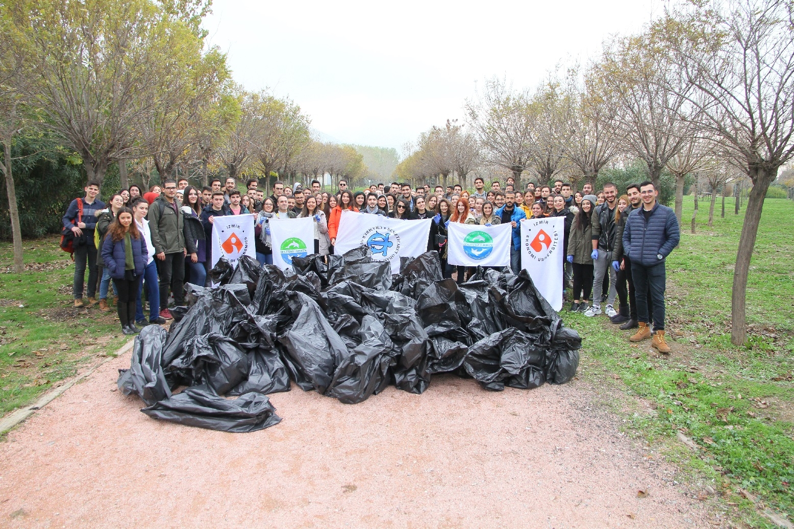 300 KILOS OF GARBAGE COLLECTED BY IUE STUDENTS IN ONE HOUR