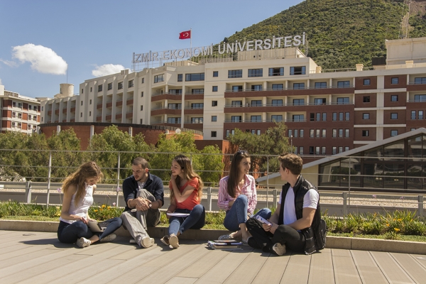 İzmir Ekonomi dünya üniversiteleri arasında 