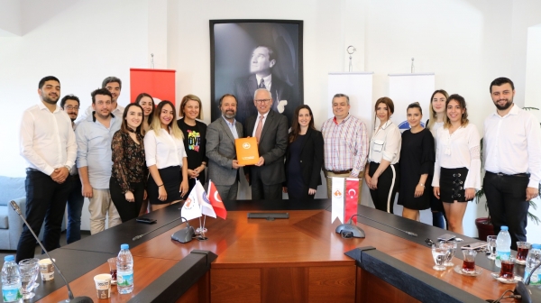 İzmir Ekonomi Üniversitesi Meslek Yüksekokulu ile TÜRSAB İş Birliği Yaptı 