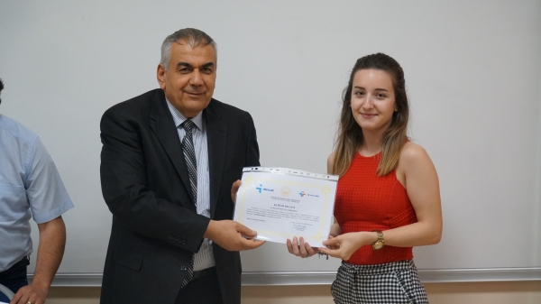 İzmir Ekonomi Üniversitesi Meslek Yüksekokulu öğrencileri İş Kulübü eğitimini tamamladı