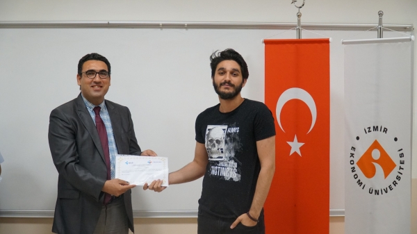 İzmir Ekonomi Üniversitesi Meslek Yüksekokulu öğrencileri İş Kulübü eğitimini tamamladı