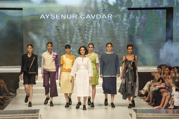 İzmir Ekonomi Moda ve Tekstil Tasarımı Bölümü'nden yılsonu defilesi 