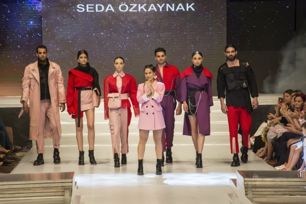 İzmir Ekonomi Moda ve Tekstil Tasarımı Bölümü'nden yılsonu defilesi 