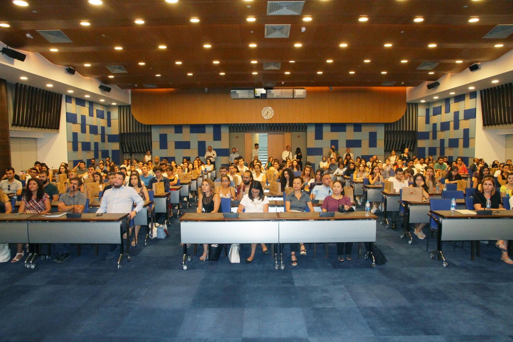 İzmir Ekonomi’nin lisansüstü tanıtım toplantısına yoğun ilgi 