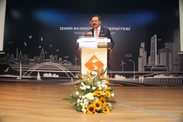 İzmir Ekonomi, 19. Akademik yılına başladı
