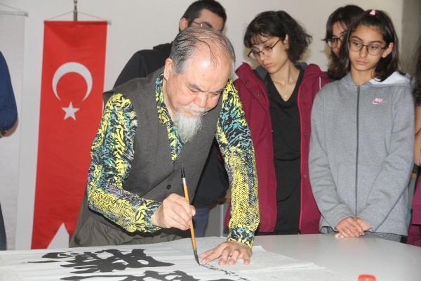 Çinli sanatçılar anlattı, İzmir Ekonomili gençler yaptı 