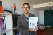 İzmir Ekonomili profesöre ‘kalp’ten ödül