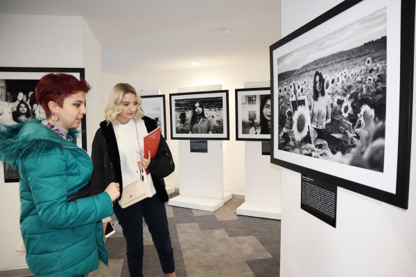 Kız çocuklarının başarılarını anlatan ‘Ben İstersem’ sergisi İzmir Ekonomi’de 