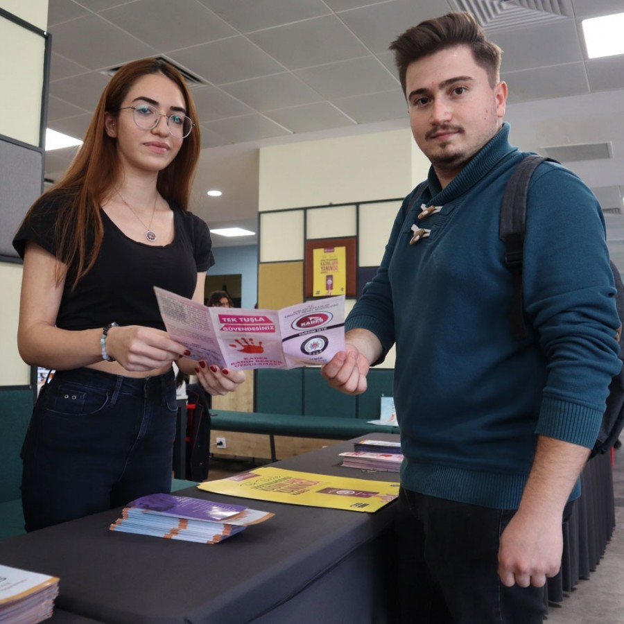 EKOKAM ve İEÜ öğrencileri kadına şiddete karşı el ele verdi