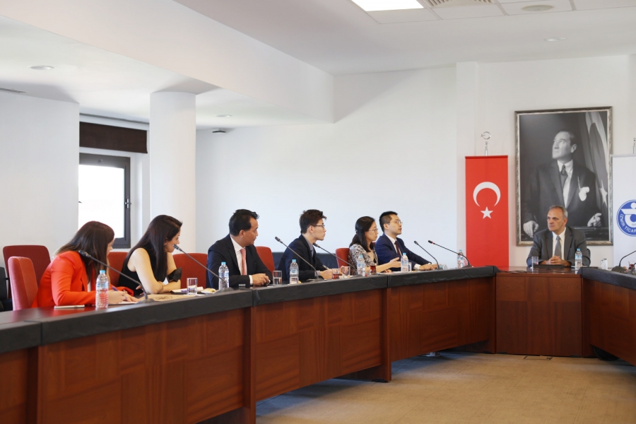 Çin heyetinden İzmir Ekonomi'ye ziyaret