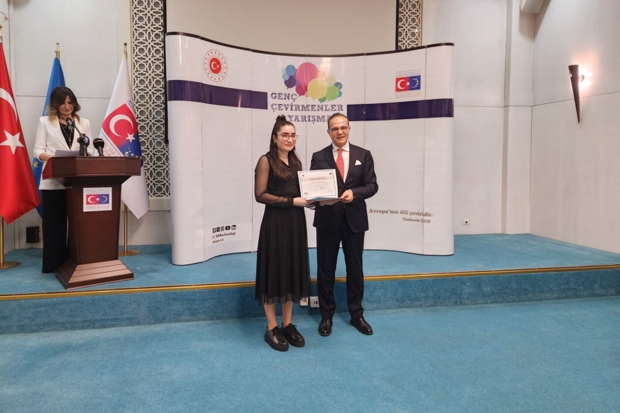 Young Translators from İzmir University of Economics Received Their Awards.