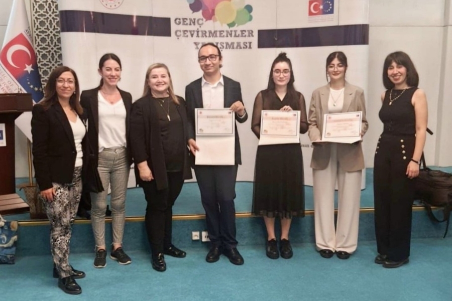 İzmir Ekonomili Genç Çevirmenler Ödüllerine Kavuştu.