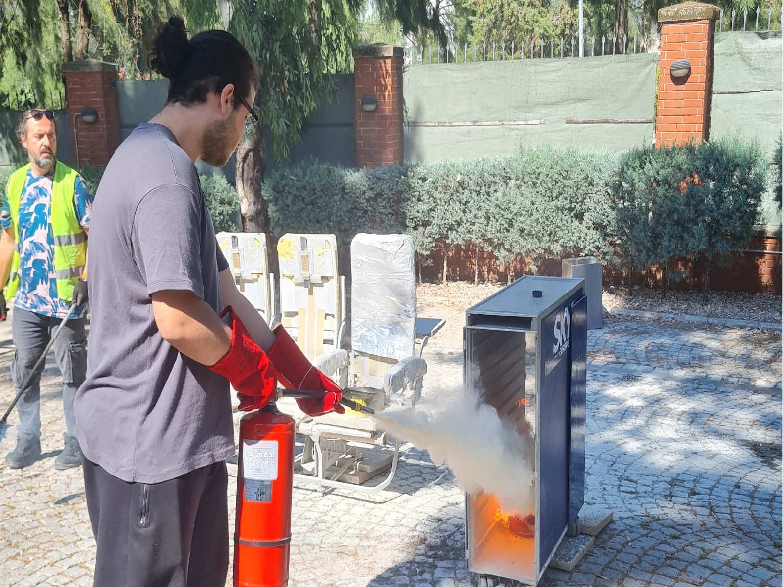 Havacılık Bölümleri Öğrencilerimize Sertifikalı Yangın Eğitimi 