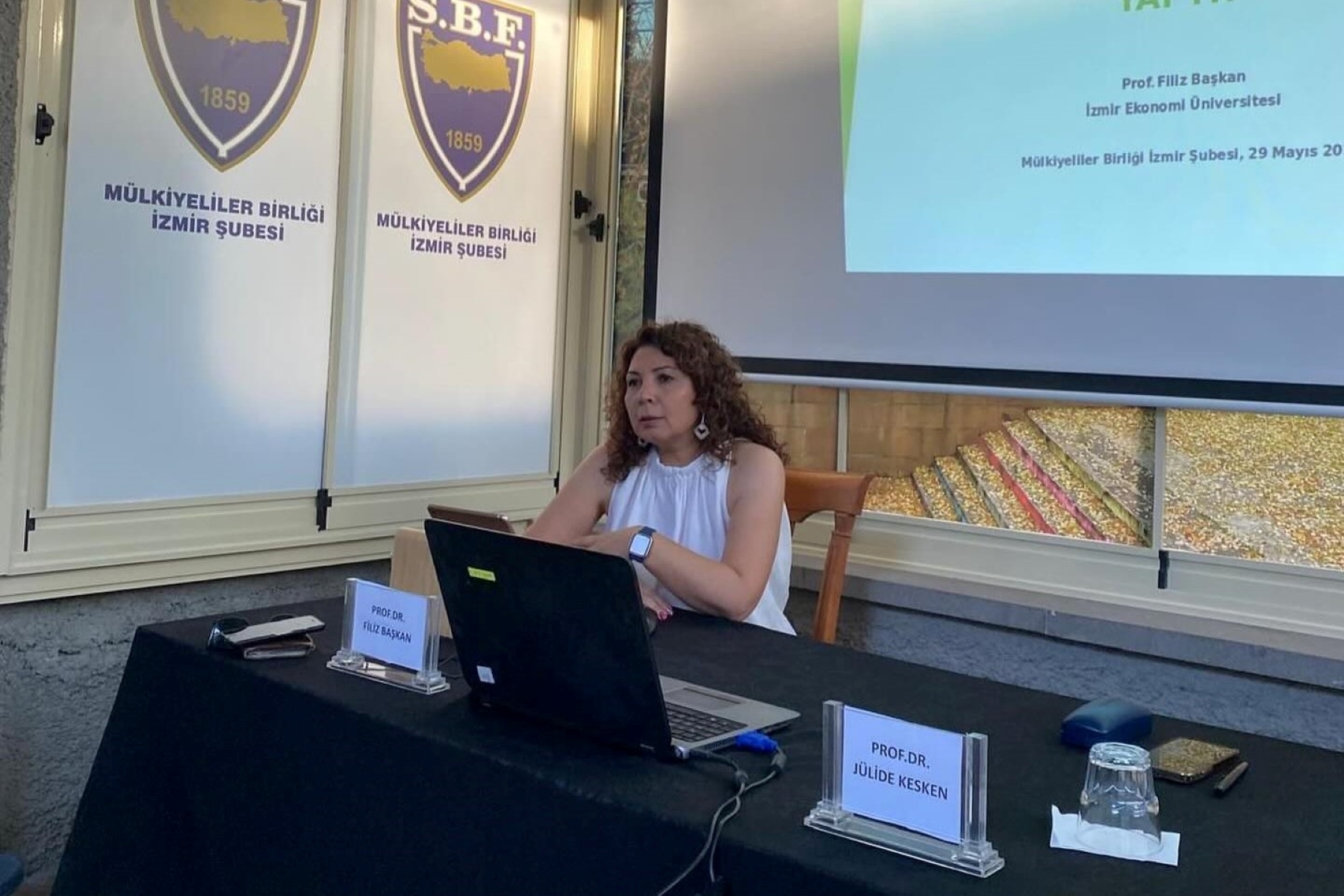 Filiz Başkan gave a seminar at the Izmir Branch of the Mülkiyeliler Birliği