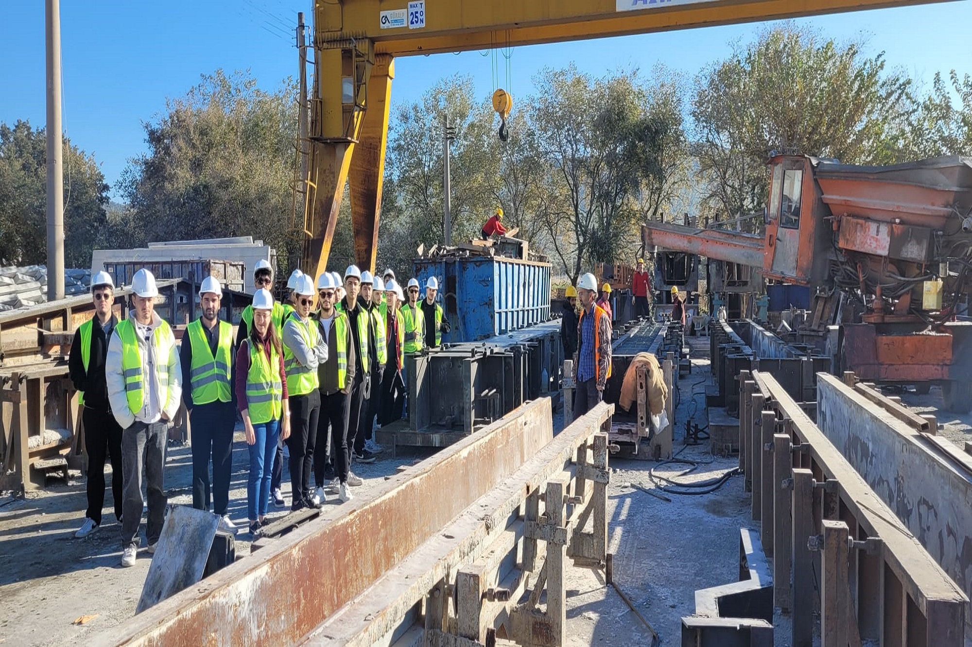 İnşaat Teknolojisi Öğrencileri Akat Prefabrike Üretim Tesisinde