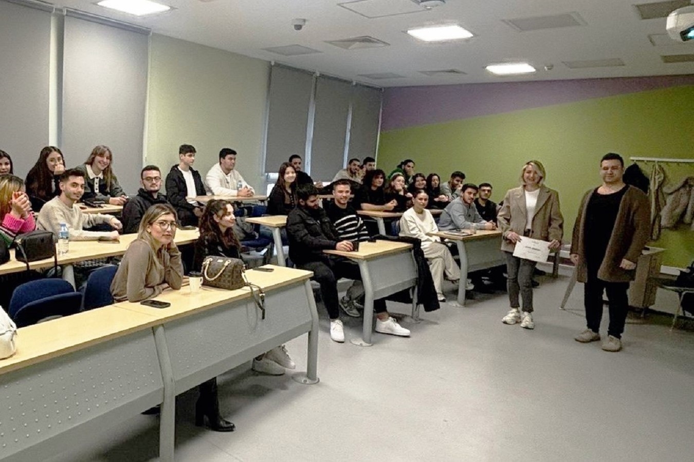 Ecem Özdamar joins social media class as a guest speaker