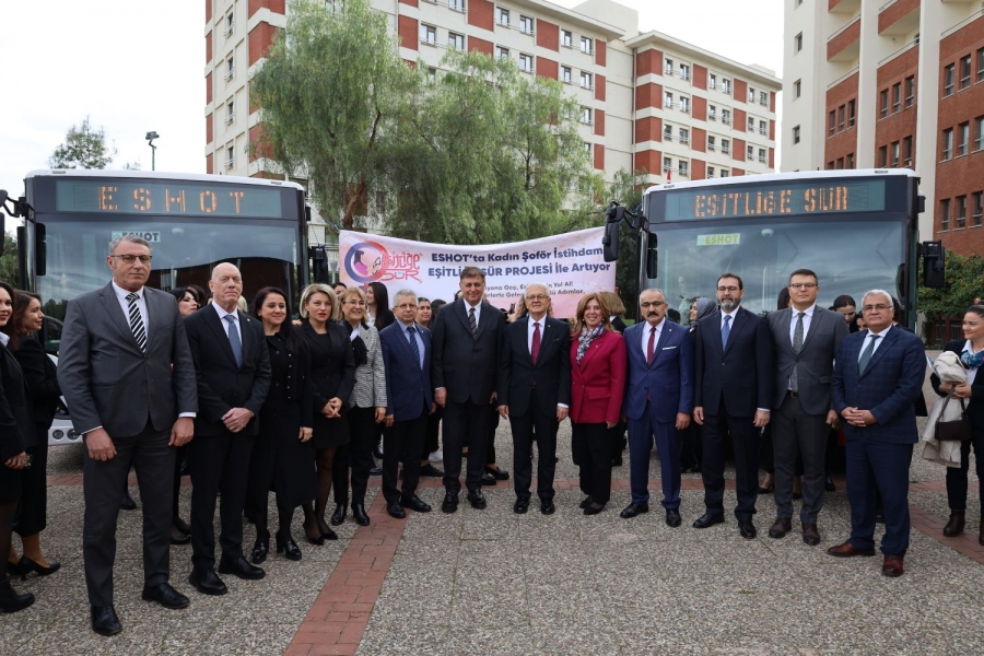 İzmir'de 120 Kadın Şoför Yollara Çıkıyor 