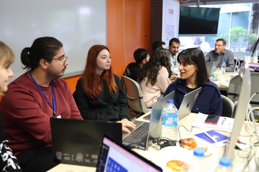 İzmir Ekonomi Üniversitesi Bilgi Teknolojileri Hackathon Etkinliği