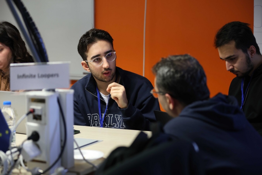 İzmir Ekonomi Üniversitesi Bilgi Teknolojileri Hackathon Etkinliği