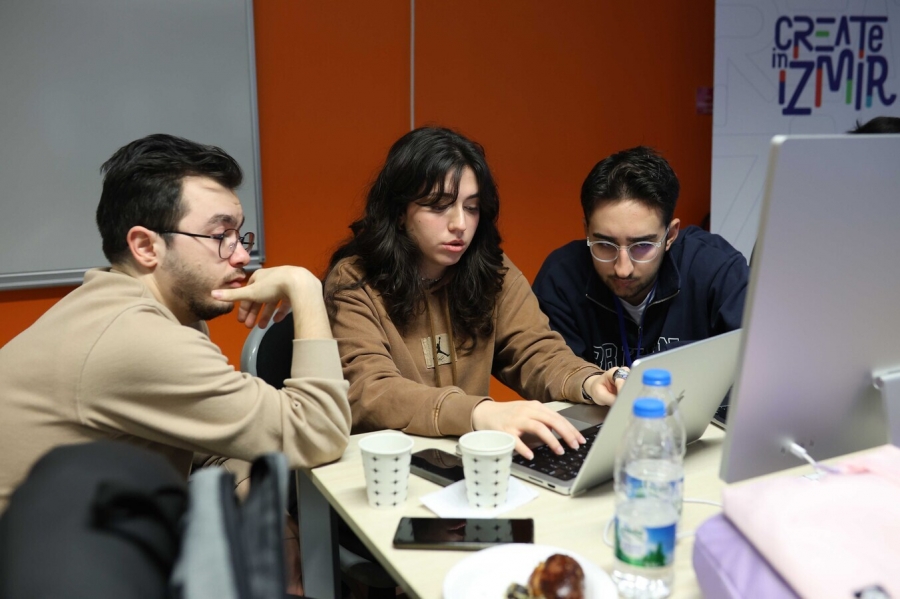 İzmir Ekonomi Üniversitesi Bilgi Teknolojileri Hackathon Etkinliği